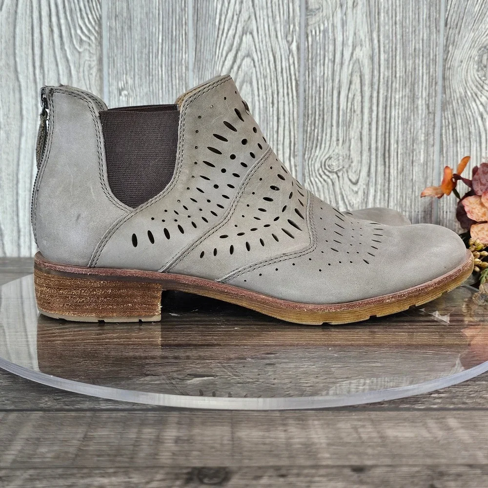 Söfft Brenley Leather Chelsea Ankle Boots 11M Taupe Gray Cutout Booties Zip Back